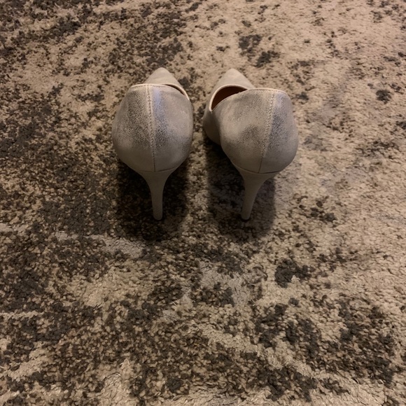 Rock & Republic Silver Metallic Heels 6 - Picture 3 of 3
